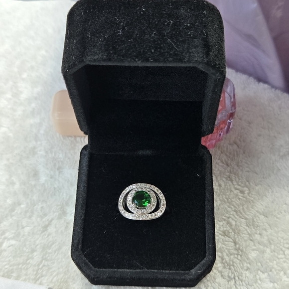 S925 Silver and Green Gemstone Ring Size 5 1/2 - Picture 8 of 8